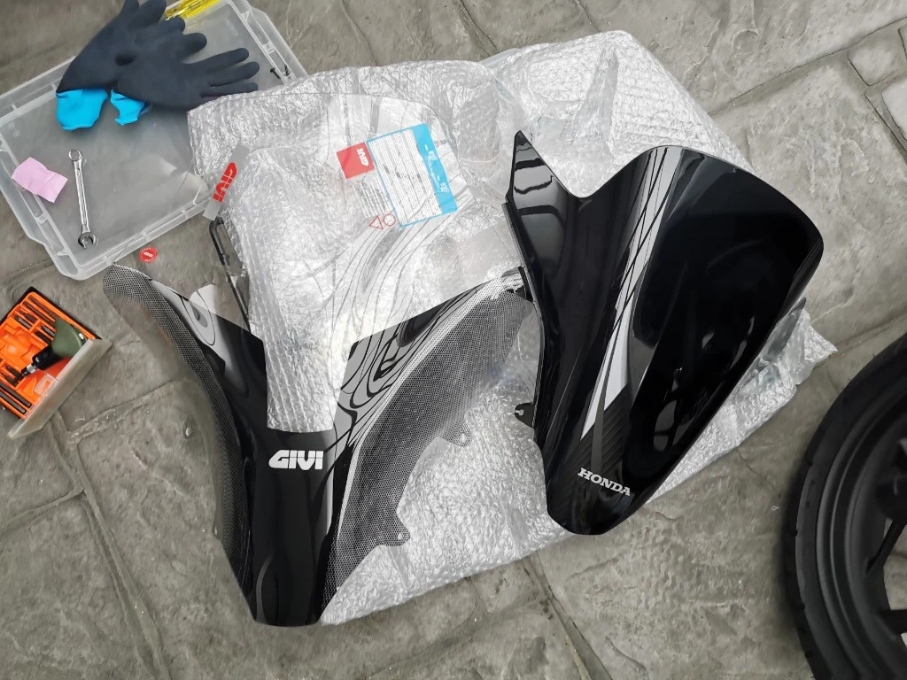 GIVI D1190ST ウインドスクリーン クリア／HONDA PCX 160 KF47 / HONDA 