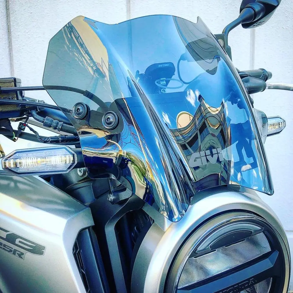 GIVI A1164 スモークスクリーン 汎用 小型ウインドシールド