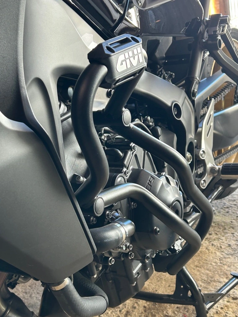 バイク エンジンガード GIVI ヤマハ Tracer9 えらい / GT ジヴィ