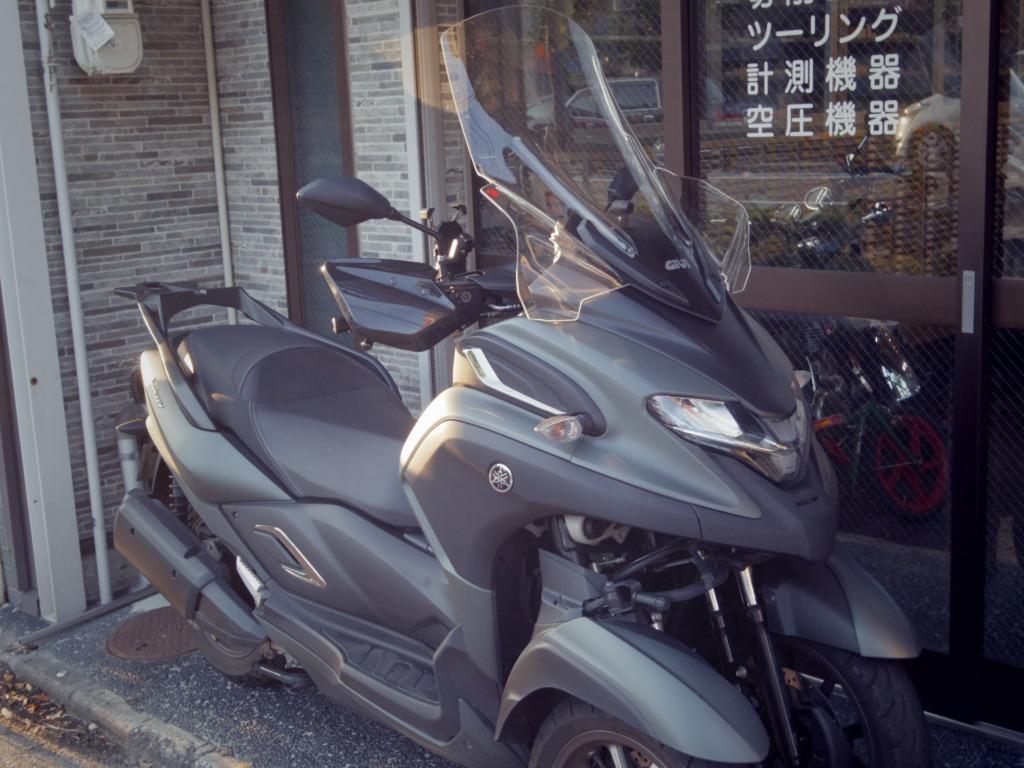GIVI D2149ST スクリーン／YAMAHA TRICITY 300 (20 - 23)専用