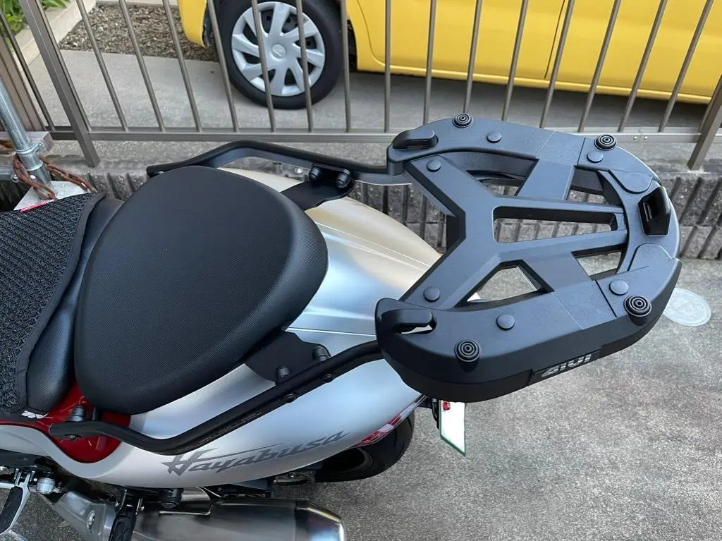 GIVI 3120FZ リアキャリア モノラック MONORACK/SUZUKI GSX GIVI 3120FZ リアキャリア モノラック MONORACK/SUZUKI GSX