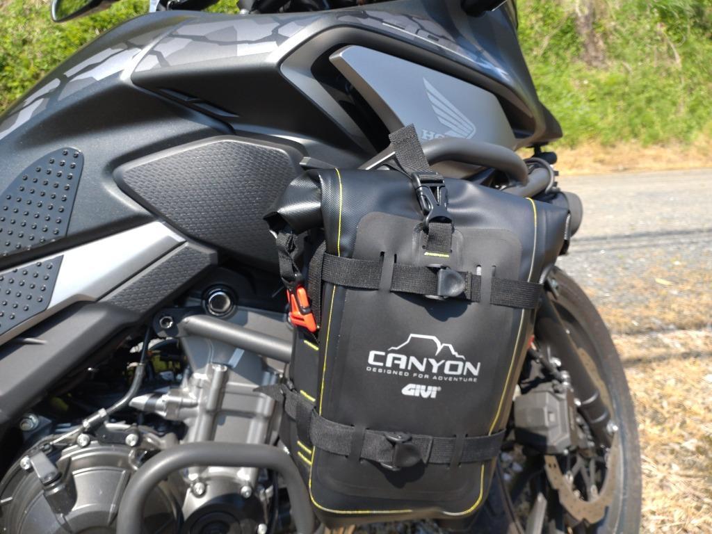 GIVI GRT722 Gravel-T CANYON 防水エンジンガードバッグ ツールバッグ クラッシュバーバッグ 8L容量 T513 ジ —  GIVI専門ショップ GUUBEAT-MOTO