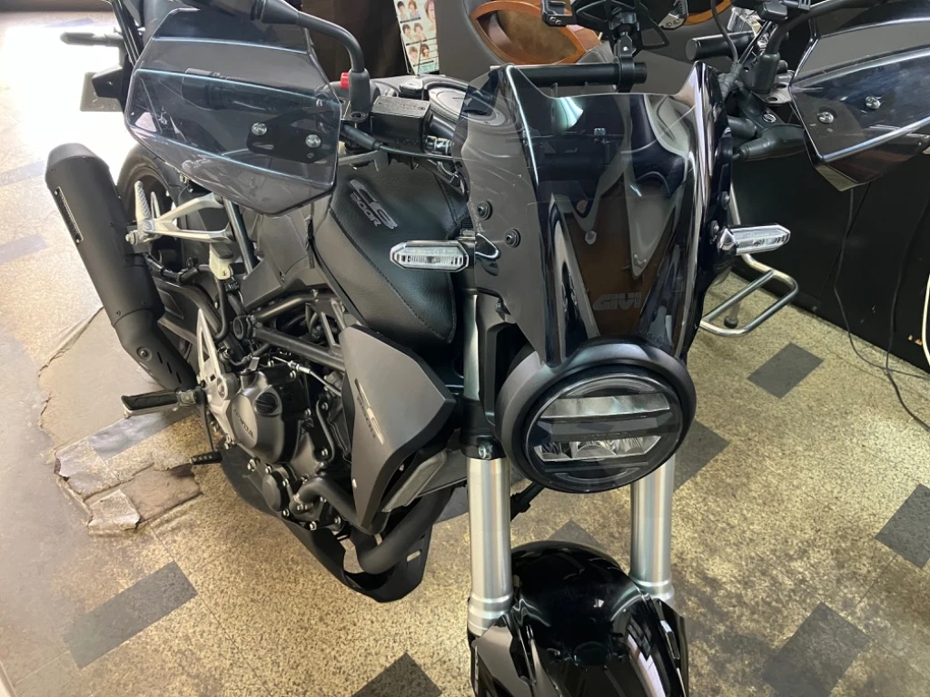 GIVI A1164 スクリーン／HONDA CB300R / HONDA CB125R専用 — Moto Design