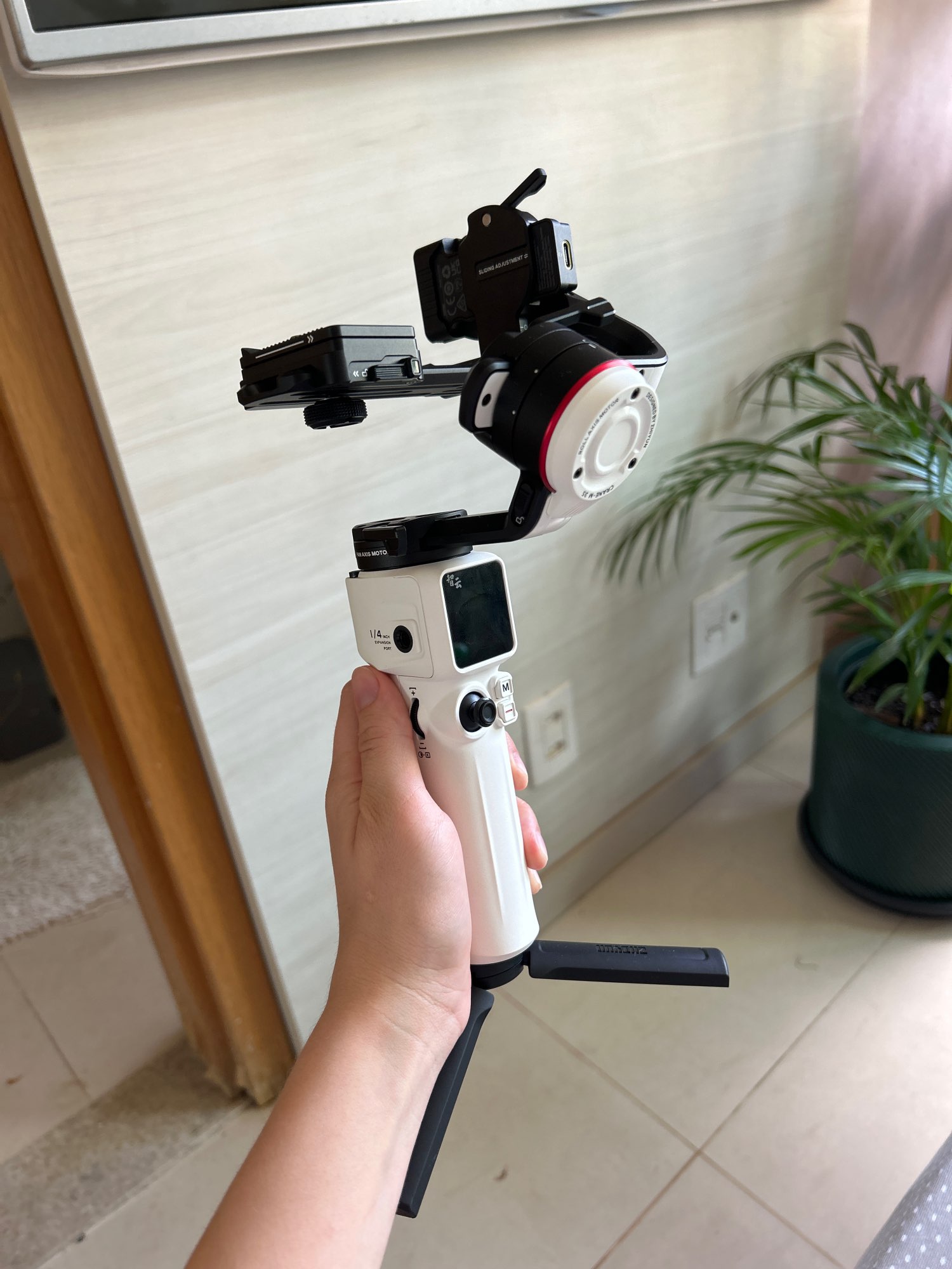 Crane M3S 3-Axis Camera Gimbal | Camera stabilizer | ZHIYUN