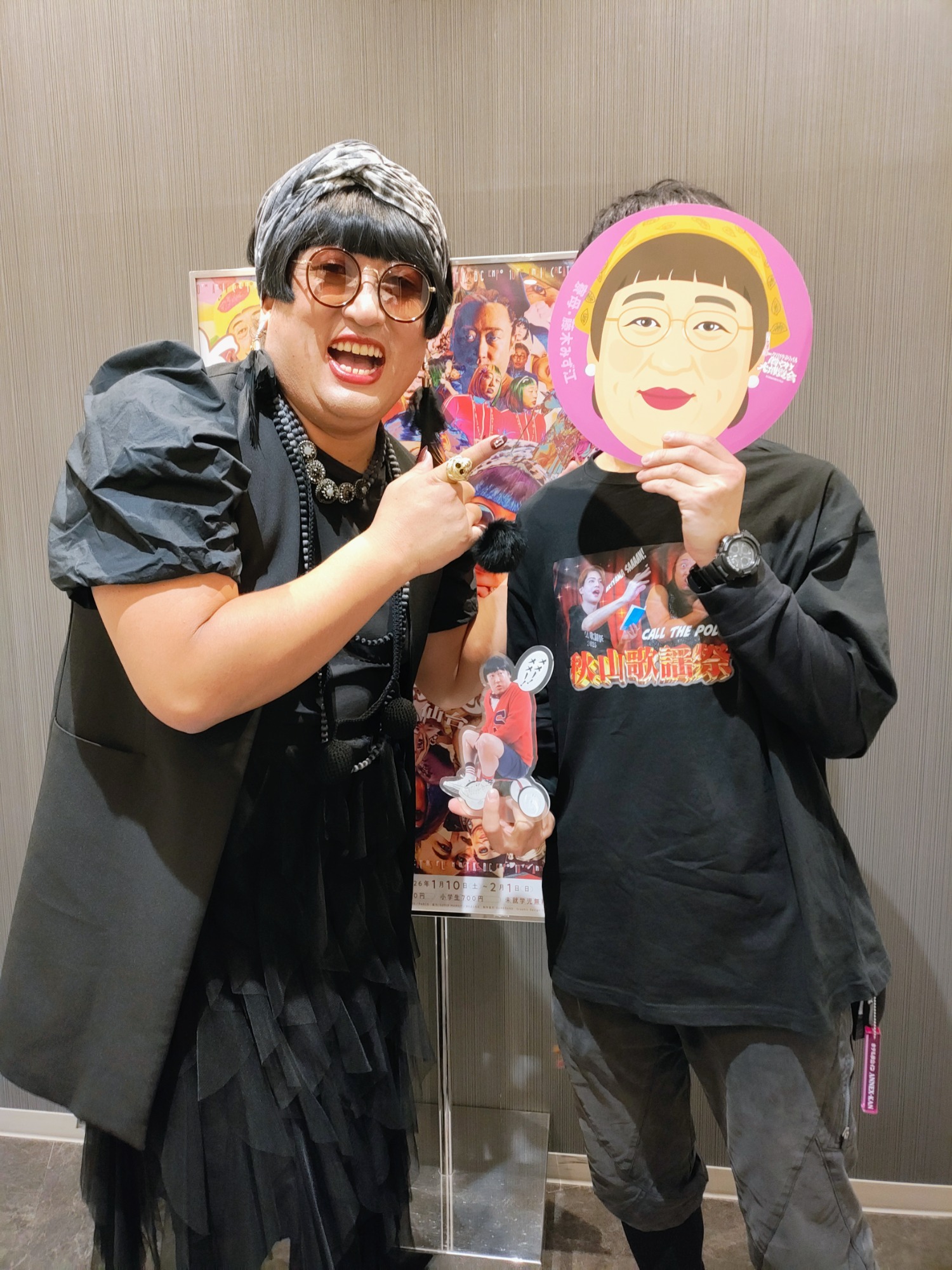 追われる秋山&追うメモ少年ビッグシルエットTシャツ – 秋山歌謡祭