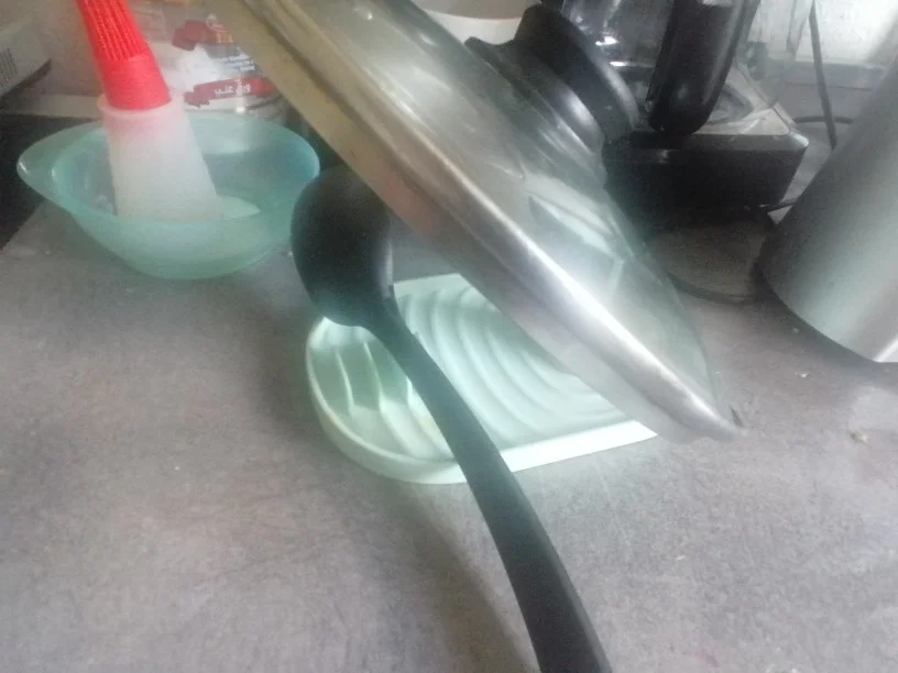 Paquete de 2 soportes múltiples para cucharas para encimera de cocina,  soporte para cuchara para estufa con soporte para tapa y soporte para  cuchara