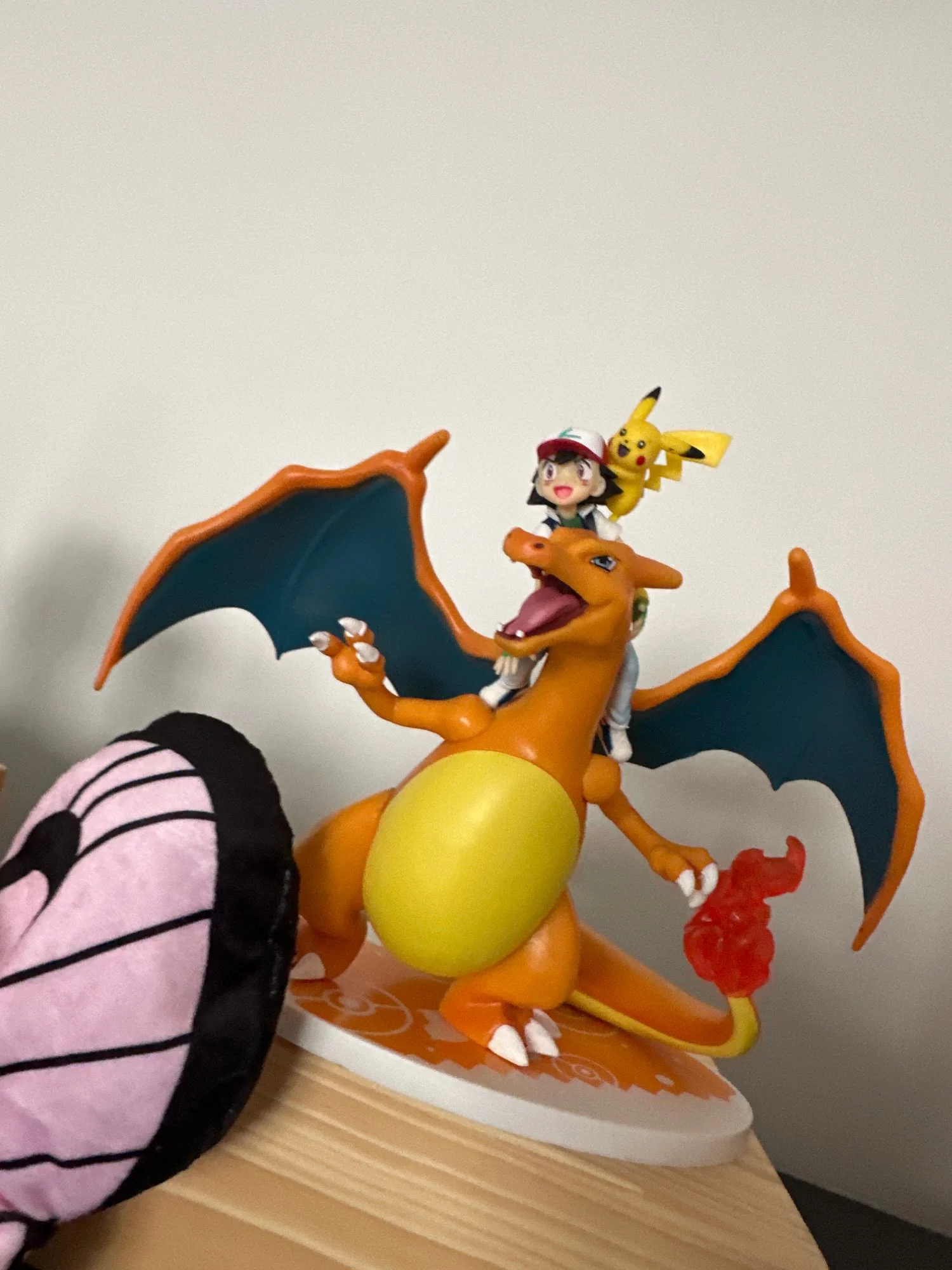 Action Figure Ash Ketchum, Charizard e Pikachu