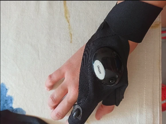 Estos guantes con luz pueden ser geniales para reparaciones o averías  nocturnas - Periodismo del Motor