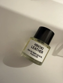 Pleuvoir(プルヴワ)-オードパルファム ヒノキレザー – Pleuvoir Japan