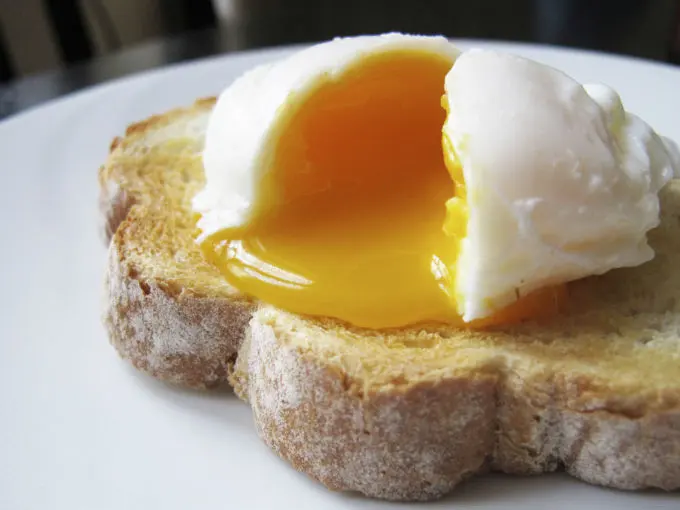 Cocedor de Huevos Microondas,Hervidor de Huevos Duros Con Capacidad Para 4,Cuece  Huevos Microondas Fabricante De Huevos Duros Cocción Rápida,Diseño Compacto  para Bollos,Pan y Albóndigas al Vapor : : Hogar y cocina
