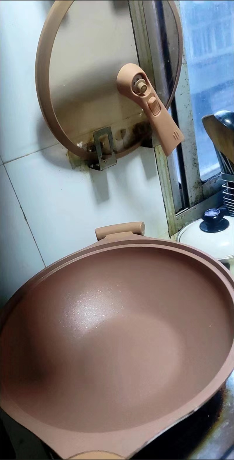 Non-Stick Clay Wok With Steamer Basket