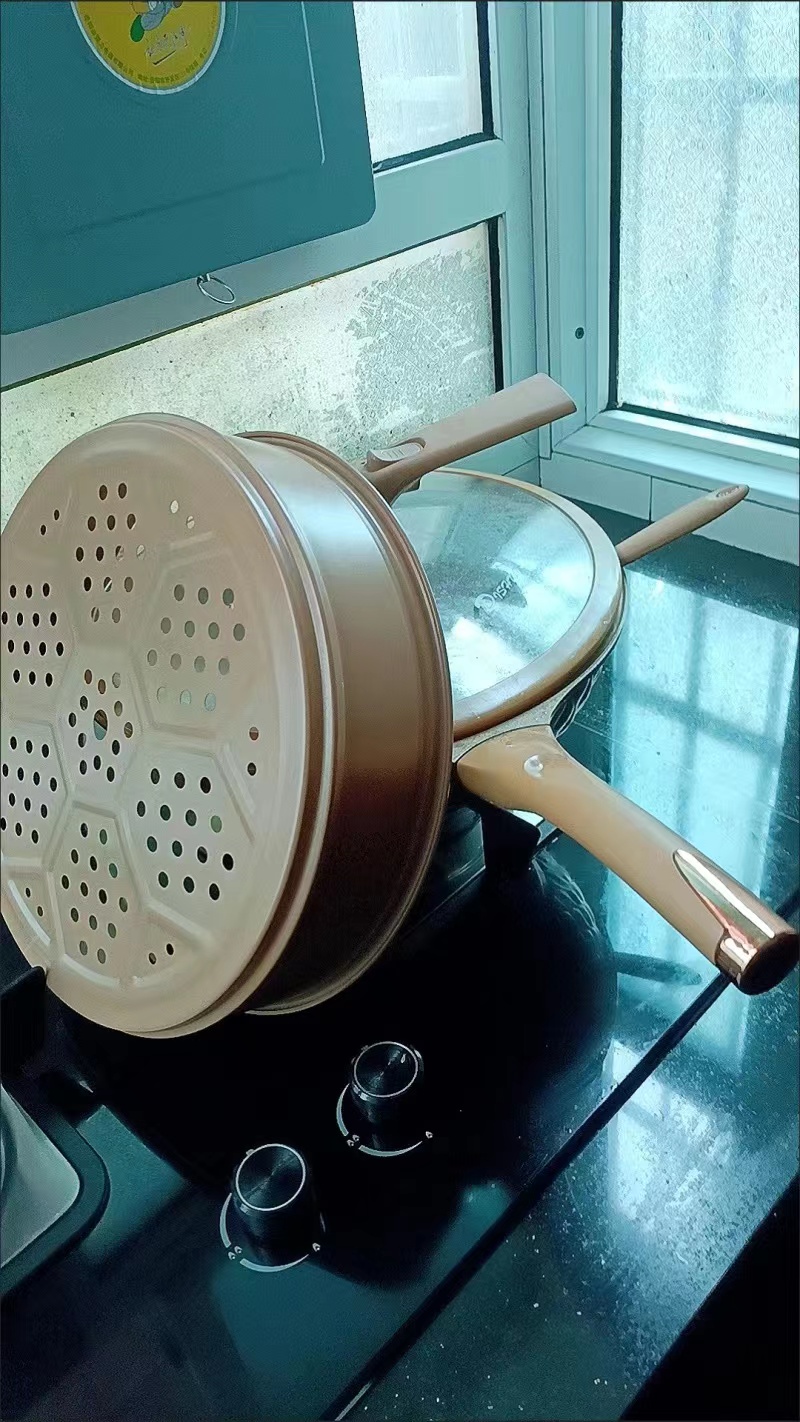 Non-Stick Clay Wok With Steamer Basket