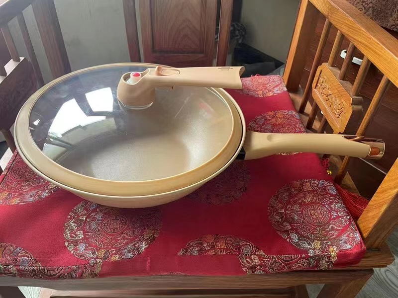 Non-Stick Clay Wok With Steamer Basket