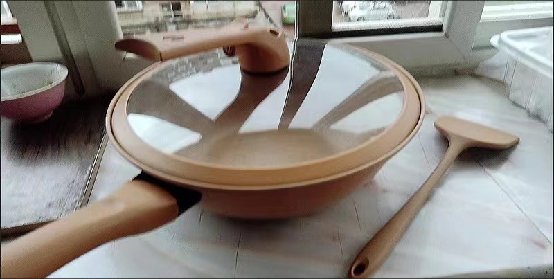 Non-Stick Clay Wok With Steamer Basket