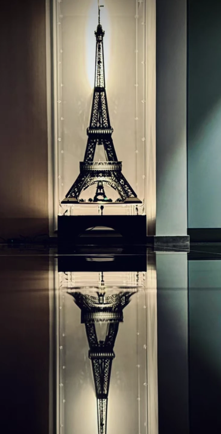 Designer Edition】LEGO® ICONS Eiffel Tower 10307 Floating Lighted Disp