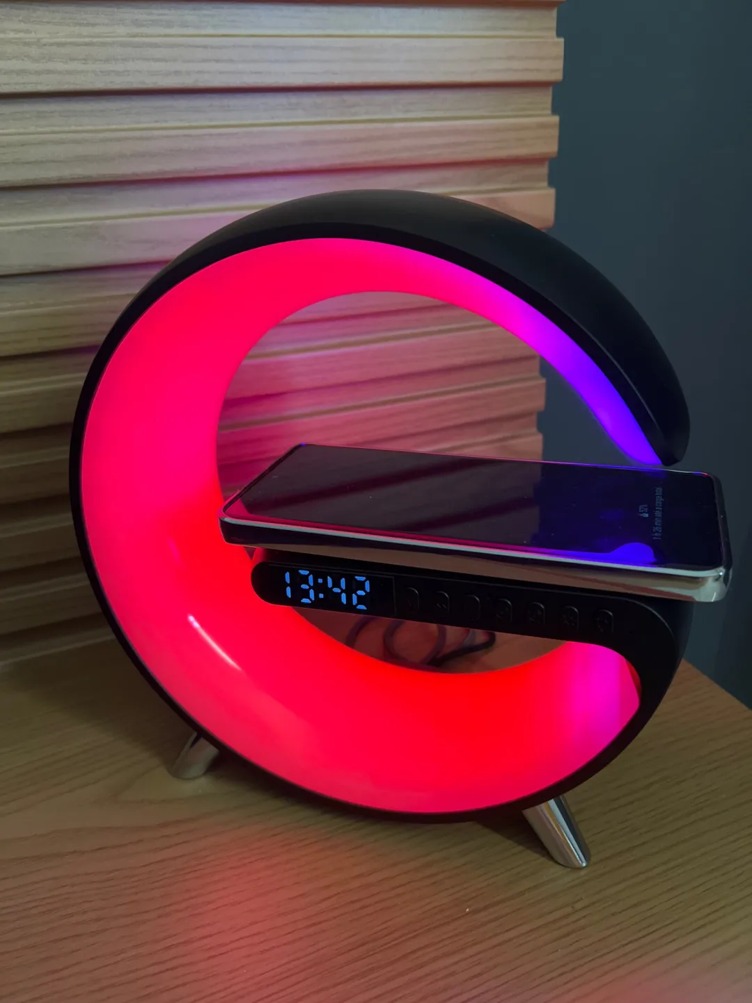 G SPEAKER 4 em 1 Luminária RGB Caixa de Som Bluetooth Carregador Sem fio  por Indução 15W Relógio Despertador Smart Station Bivolt