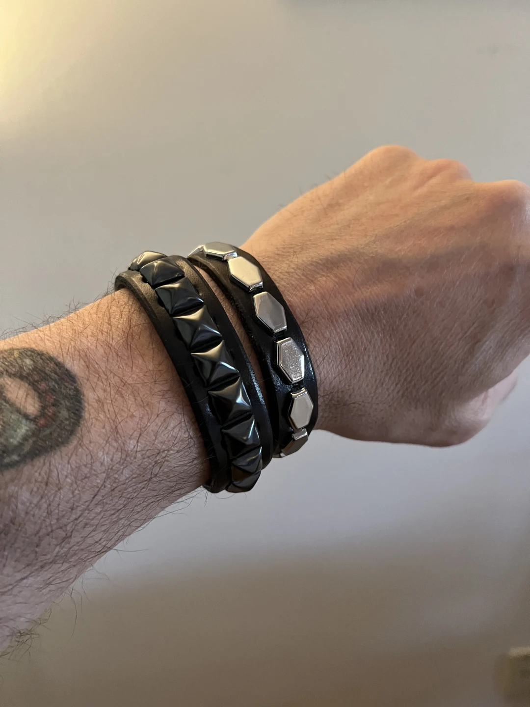 アクセサリー Pry Stannum Leather Bracelet 001 Leather Bracelet with Black Pyramid Studs| Leatherpunk